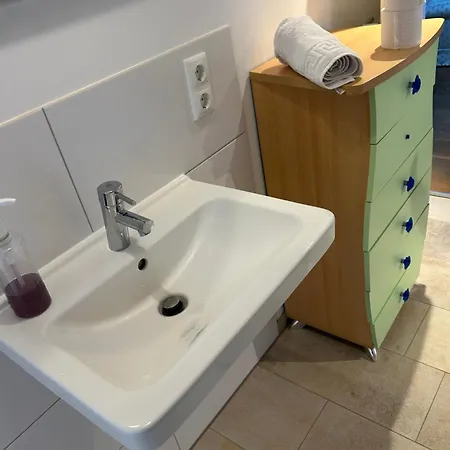 Apartman Entire Unit In - Weinstrasse, Centre, Germany Rosenheim