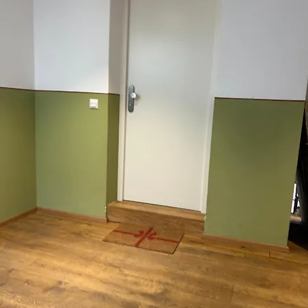 Apartman Entire Unit In - Weinstrasse, Centre, Germany Rosenheim